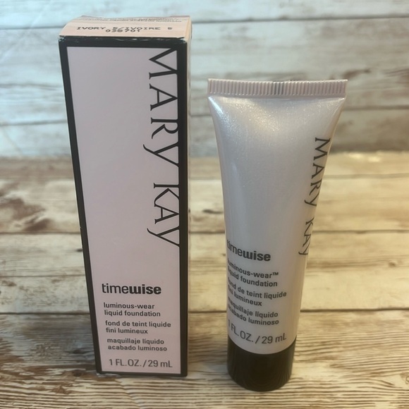 NEW MK Ivory 5 Timewise LUMINOUS-WEAR Liquid Foundation Ivory 5 New in box - Picture 8 of 8
